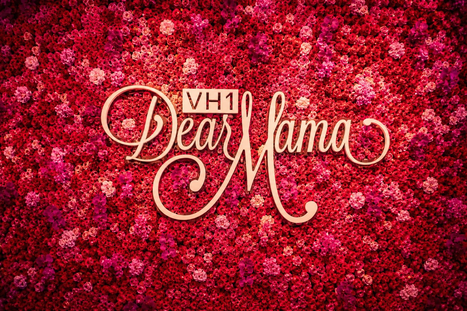 VH1 Floral Wonderland gala — floral dining setup
