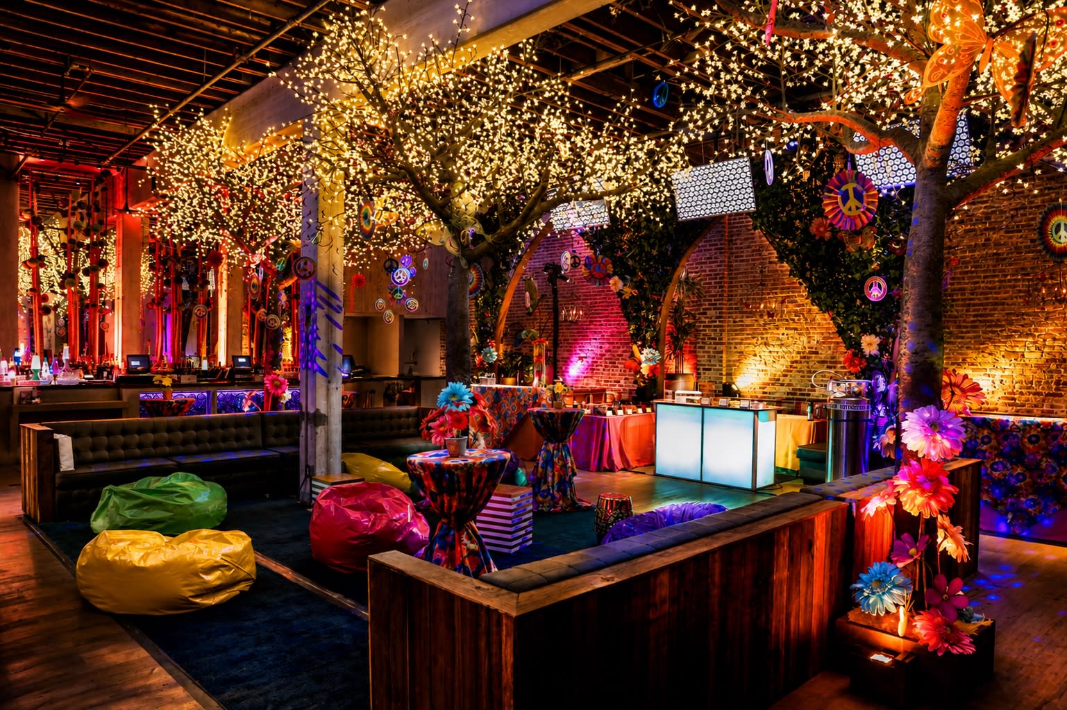 Cisco 60's-themed party in San Diego — retro decor