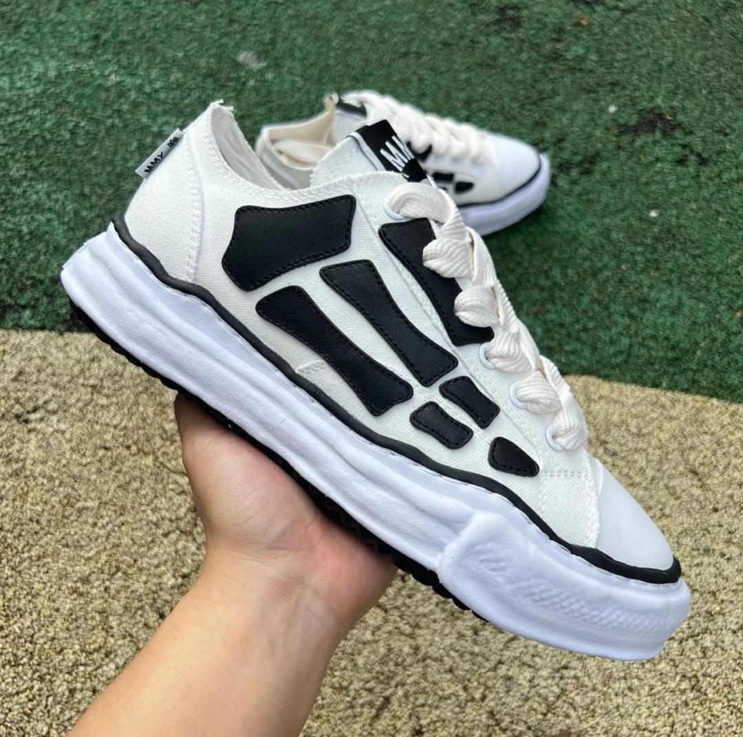 Baskets Amiri Skel-Top Low – Skel-Toe Canvas – Blanc et Noir