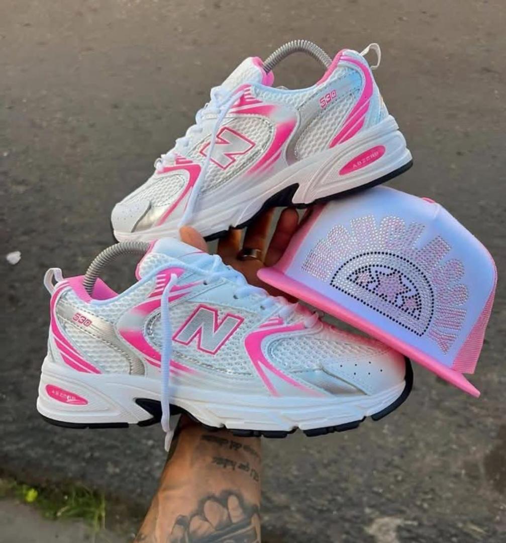 Baskets New Balance 530 – Blanc, Rose Flash et Argent