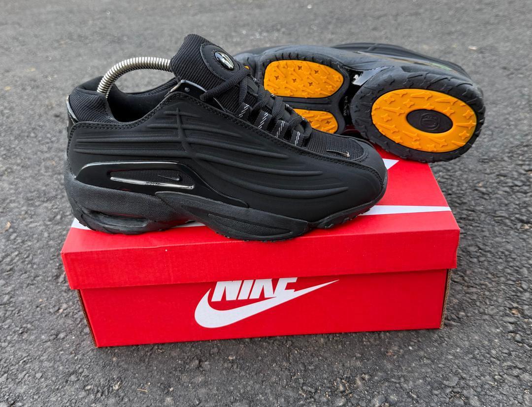 Baskets Nike x NOCTA Hot Step 2 – Black – University Gold