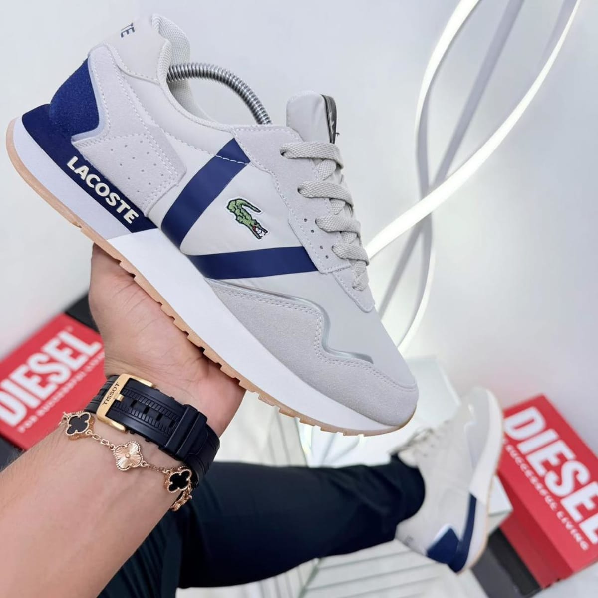 Paire de Baskets Lacoste Sport Retro – Gris Clair & Bleu Marine