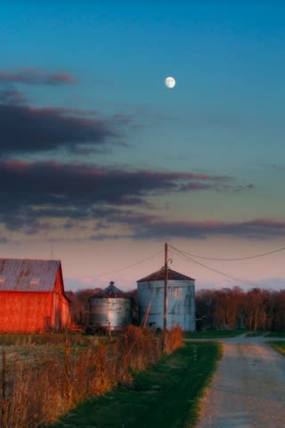 iPhone Wallpaper: Fall Farm Dusk