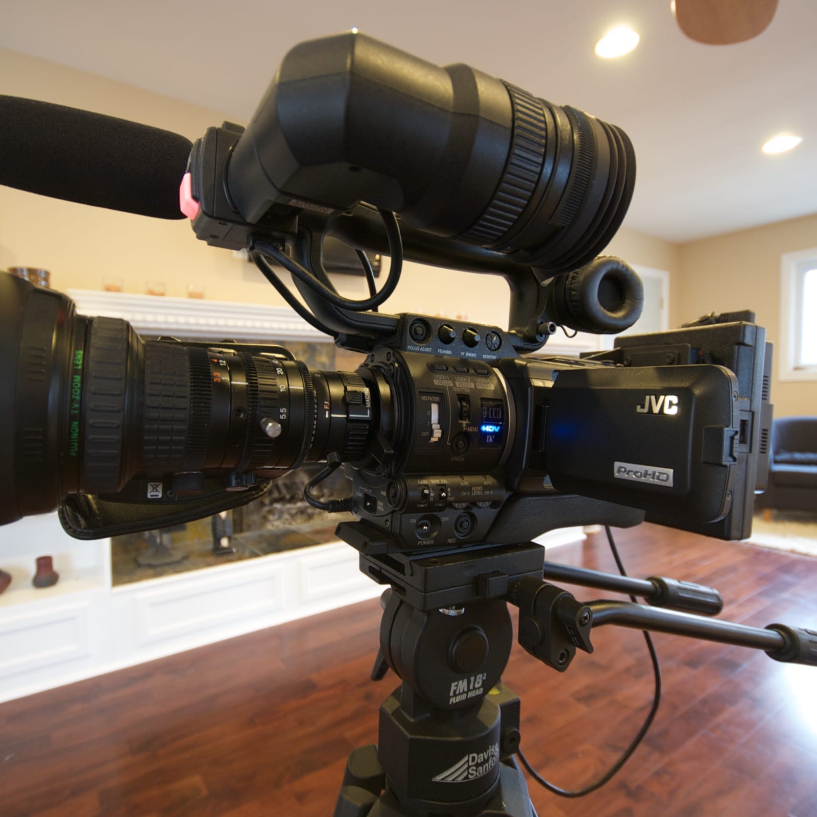 JVC GY-HD110U video camera
