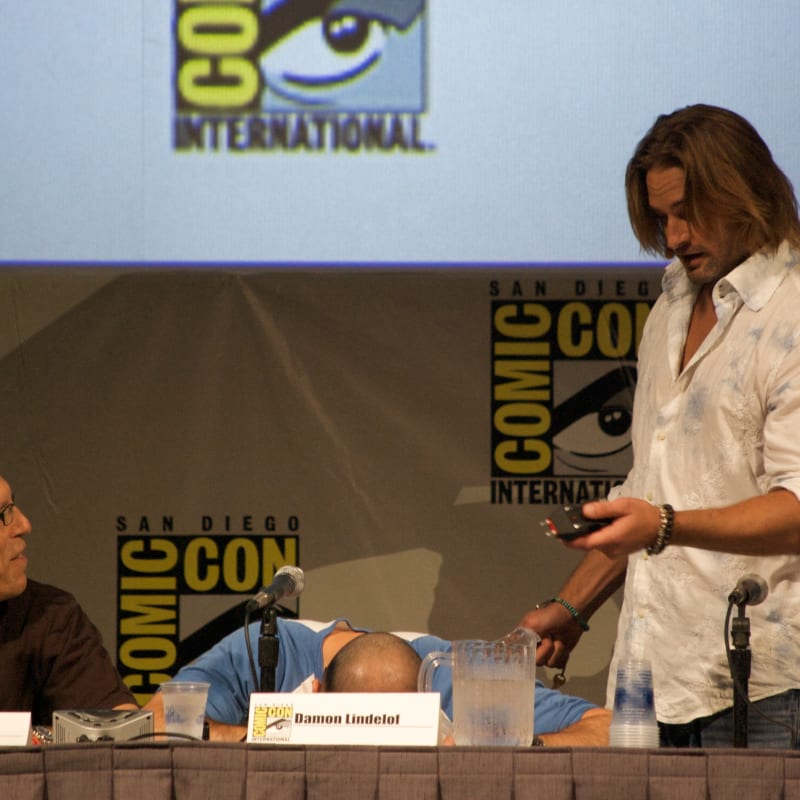 Josh Holloway tazes Damon Lindelof