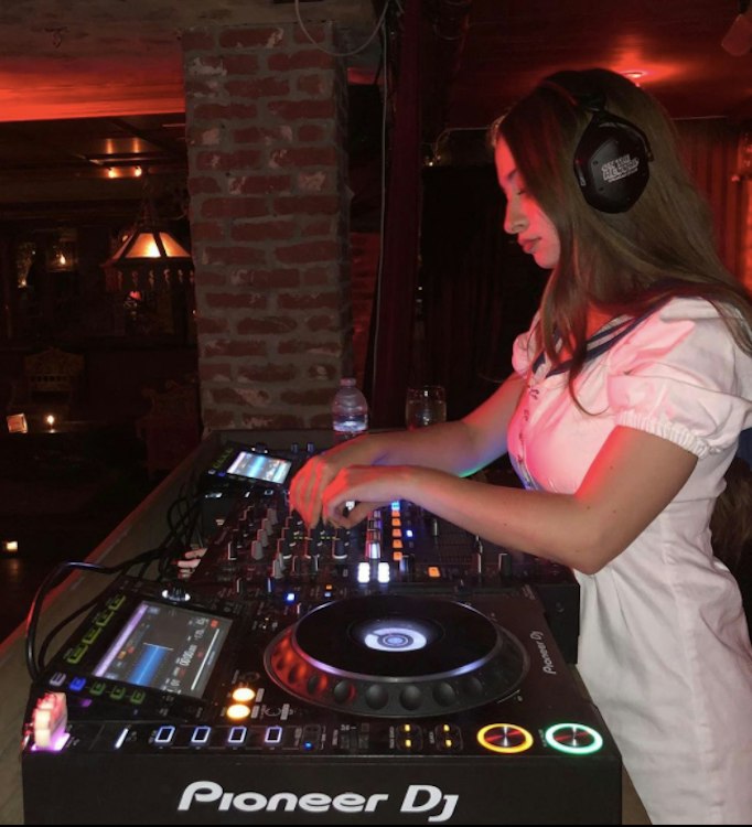 DJ Arianne Dominique