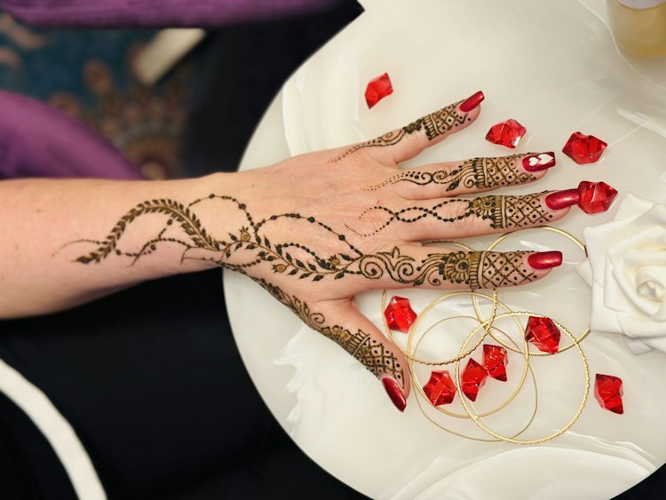Hollywood henna by Niru