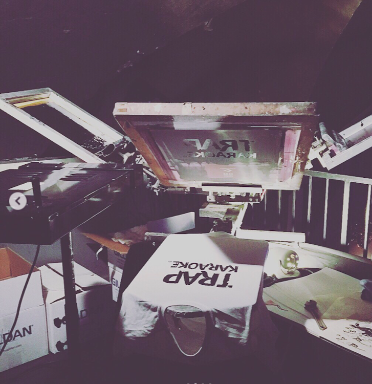 Live Screen Printing by Heavy Gel
