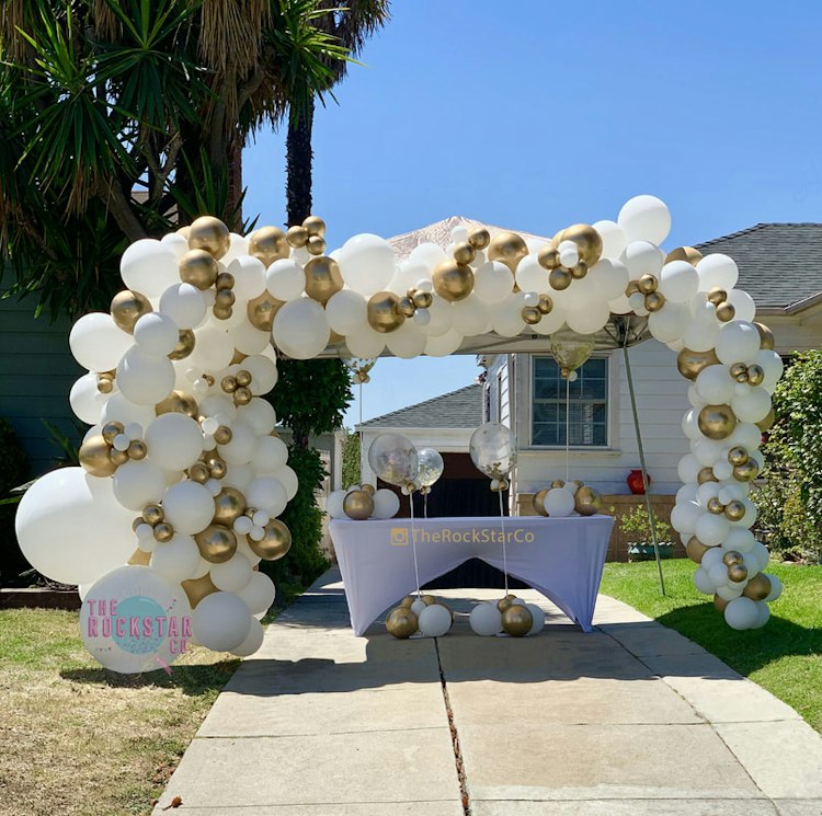 Balloon Decor by Balloon Swirls