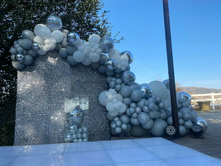Balloon Decor by Balloon Swirls