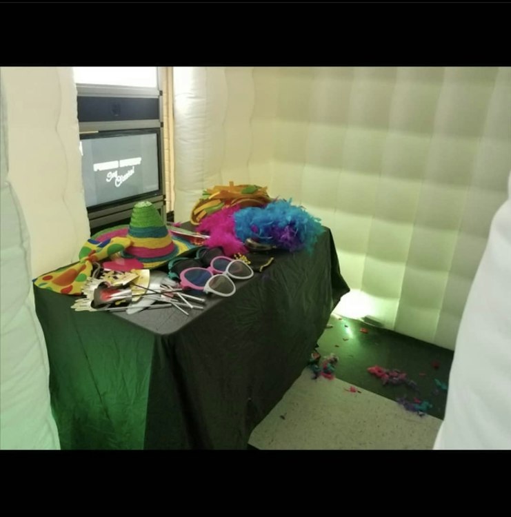 A Thousand Words Photobooth Event Service