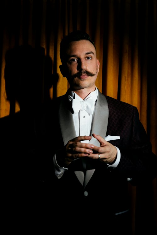 Jeff Black "Hollywood's Favorite Magician"