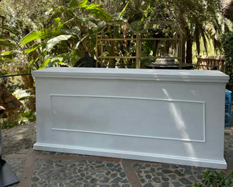 White Wood Bar '8