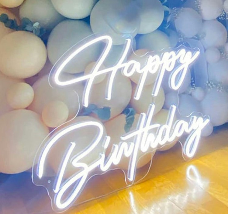Neon Sign "Happy Birthday"