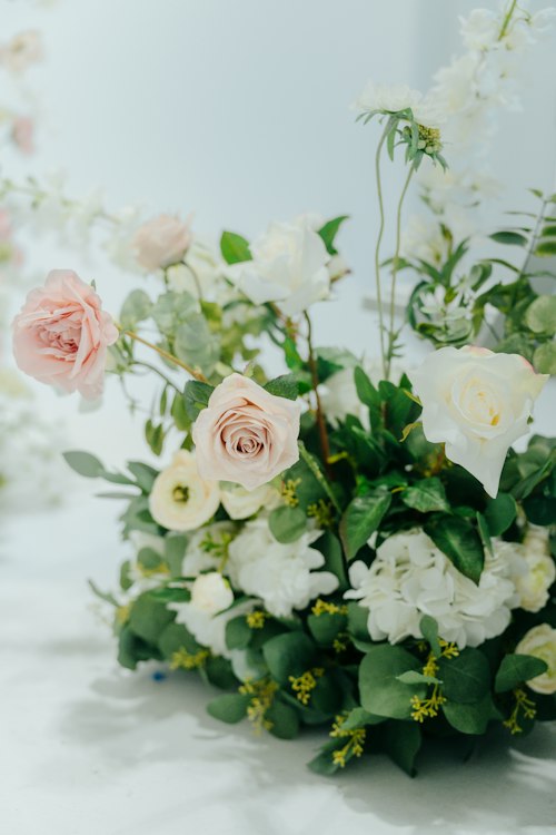 Set of 6: Silk Amore Aisle Flowers