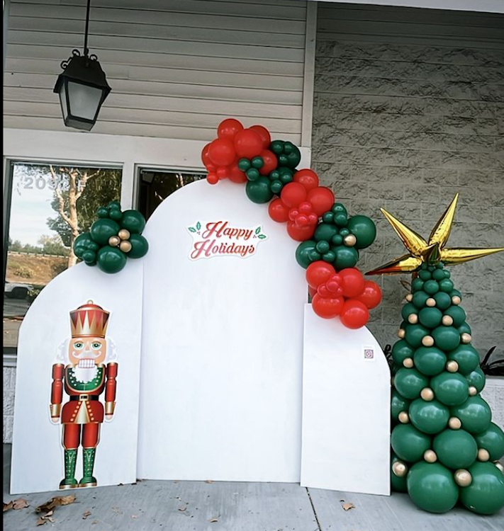 Balloon Garland Installation