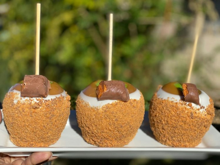 Butterfinger/Strawberry Crunch Candy Apples