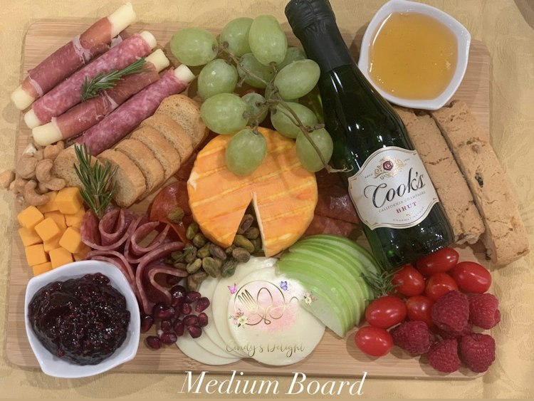 Medium Charcuterie