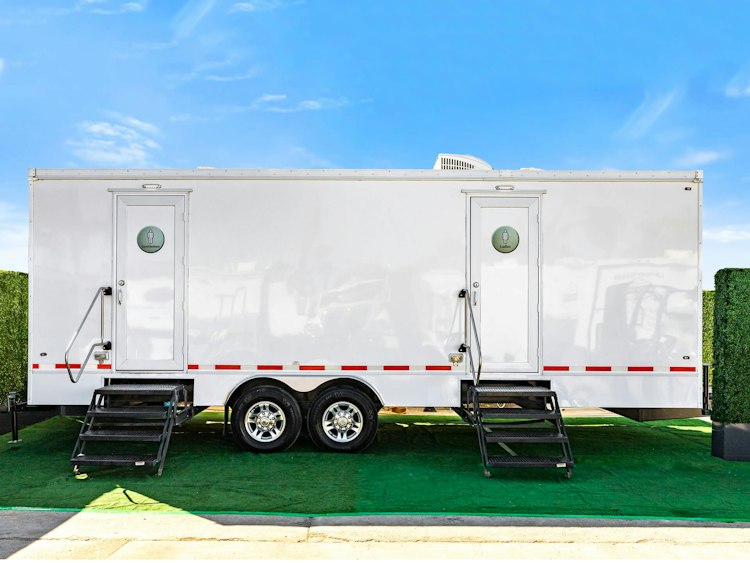 10-Station Luxury Restroom Trailer