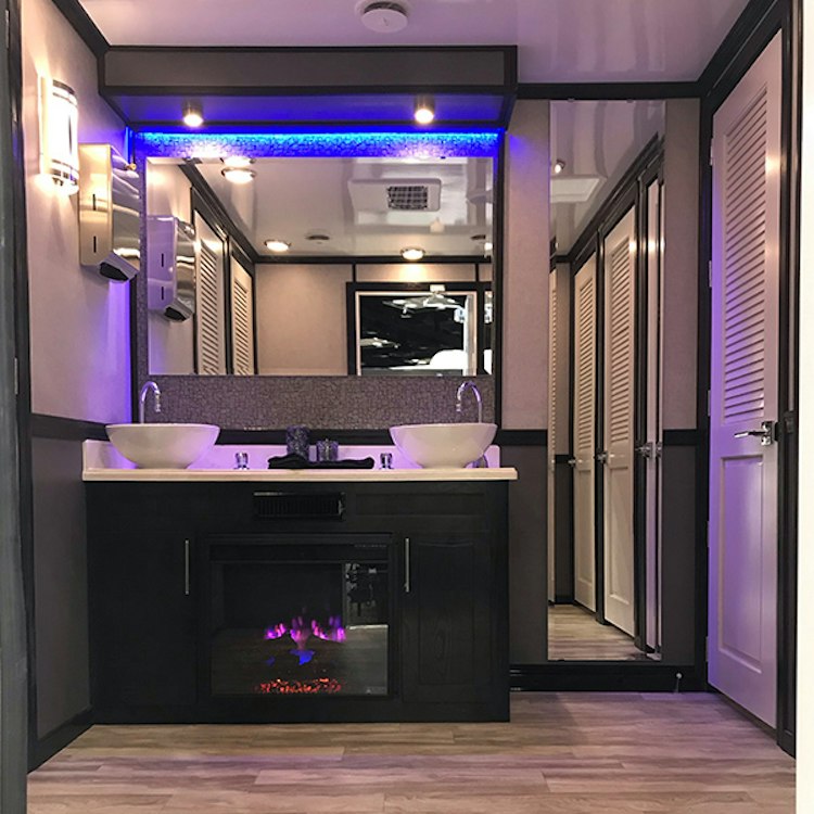 10-Station Luxury Restroom Trailer