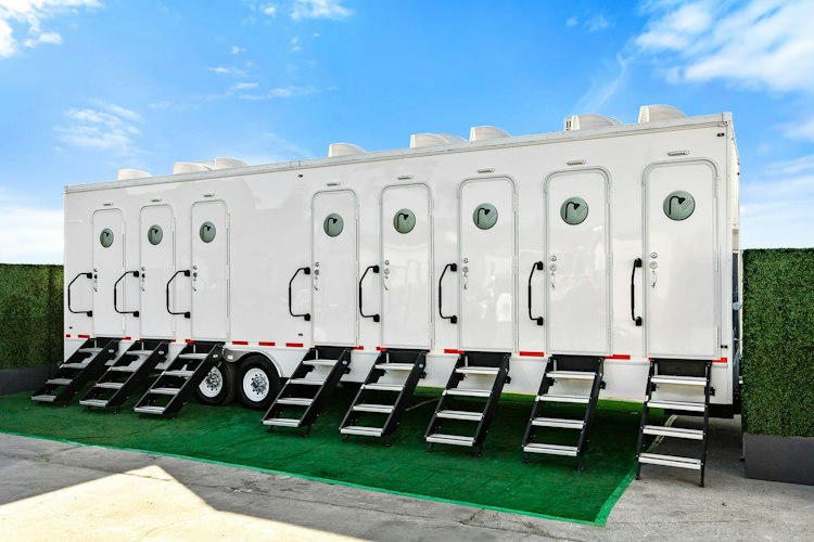 8-Station Shower Trailer
