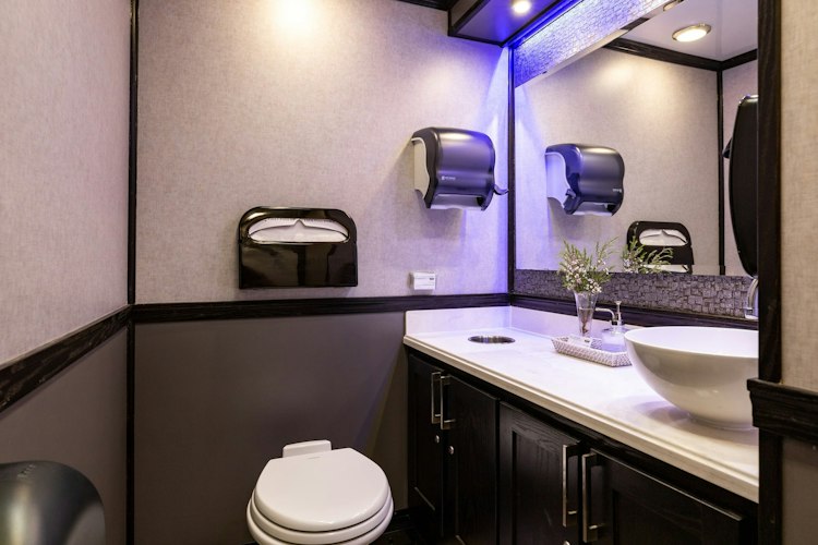 5-Station Luxury Restroom Trailer