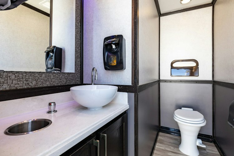 5-Station Luxury Restroom Trailer