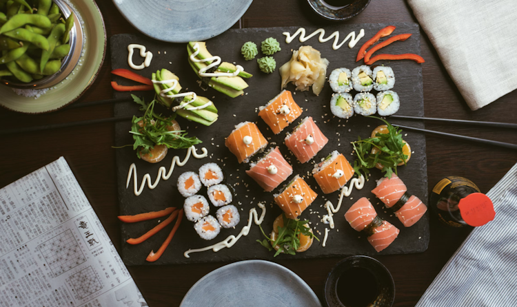 SEAFOOD SUSHI PLATTER (serves 8-12)