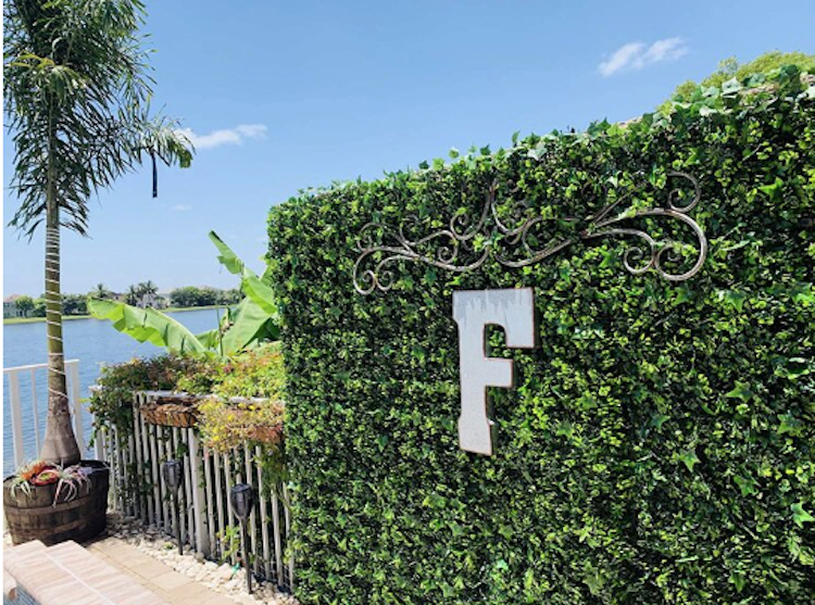 Garden Wall with 12ft of Balloons