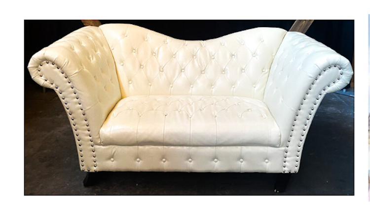 Tufted Barbara Loveseat