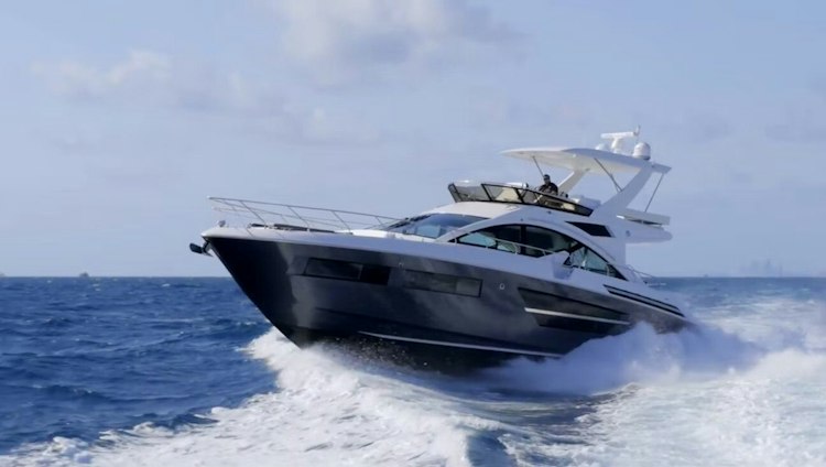 Cruisers Flybridge Yacht