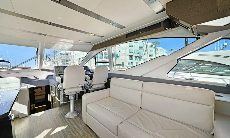 Cruisers Flybridge Yacht