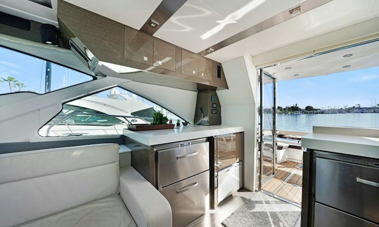 Cruisers Flybridge Yacht