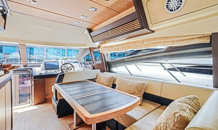 Azimut Yacht