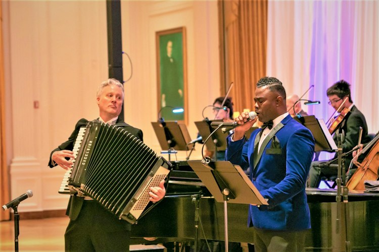 Pianist/Band