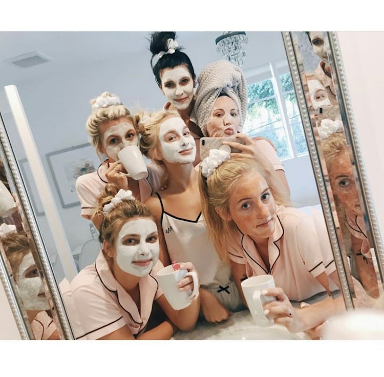Friends Royal Spa for 12 adults
