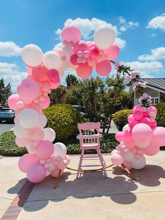 Round Backdrop with Balloons
