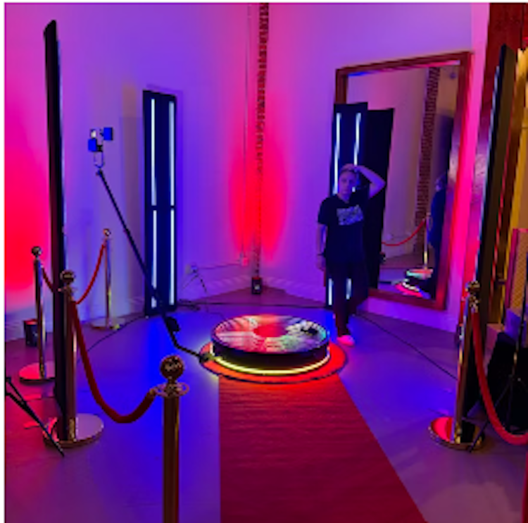 Valari | 360 Video Booth Experience with Quat