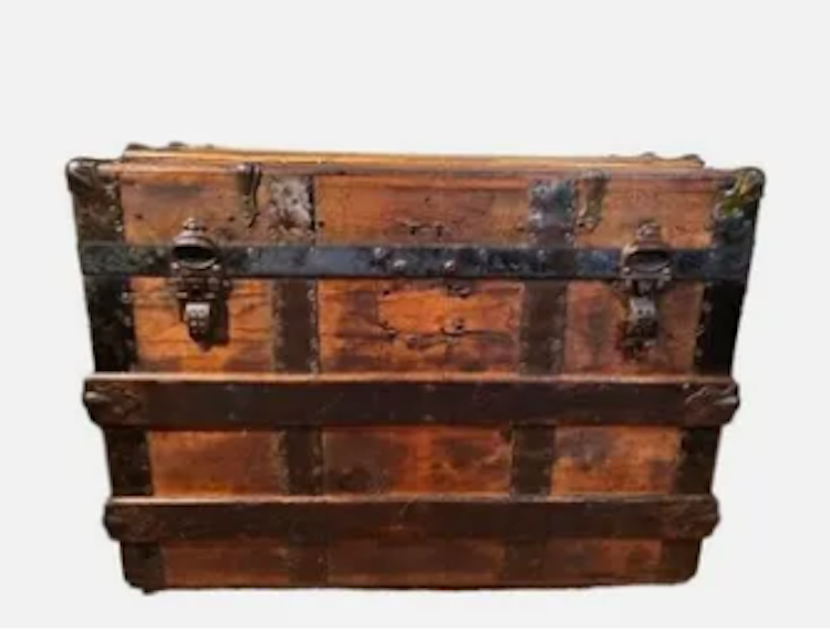 Ava antique trunk