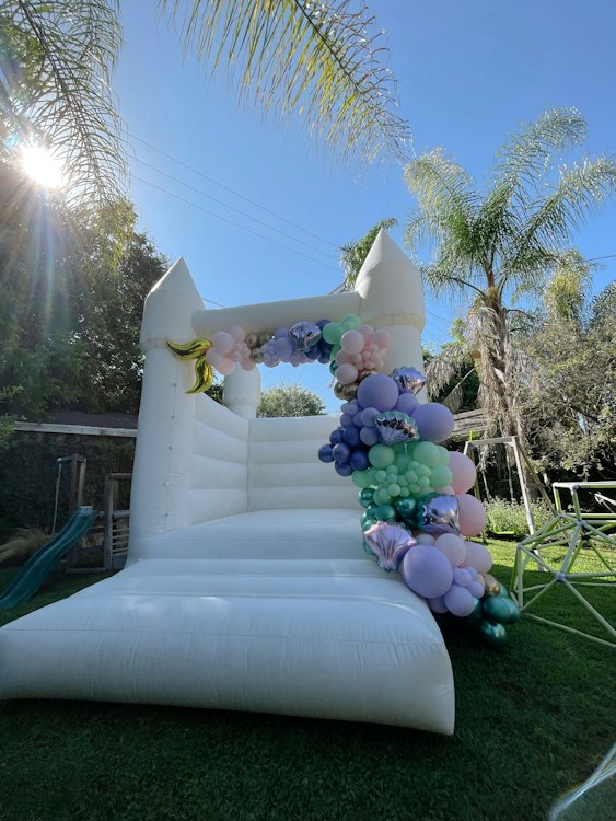 White Bounce House (10x10)