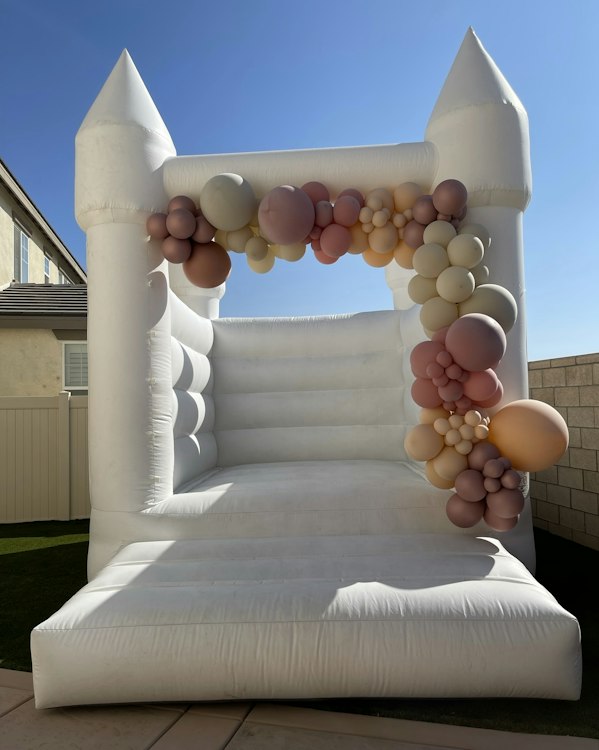 White Bounce House (10x10)