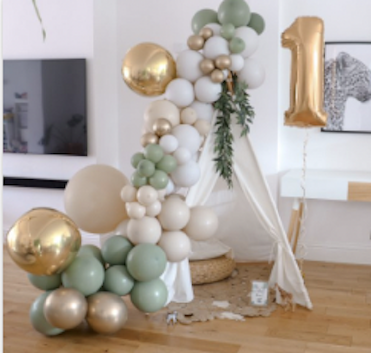 Balloon Garland with Teepee