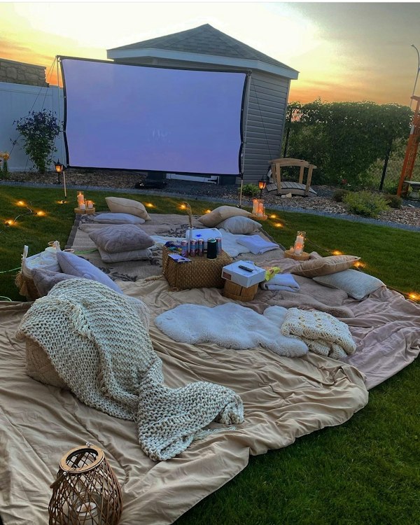 Movie night picnic
