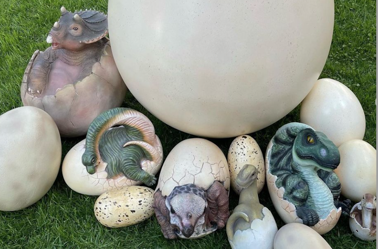 Baby Dinosaurs Hatching Eggs