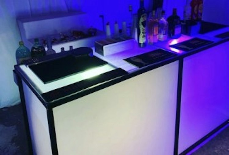 Bar (Beer / wine & soft drinks)