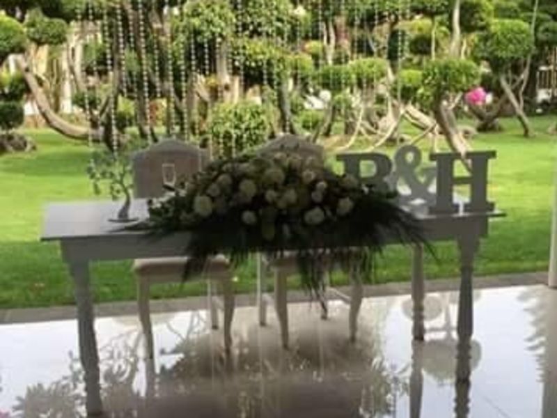 Mesas y Sillones de Novios image 1