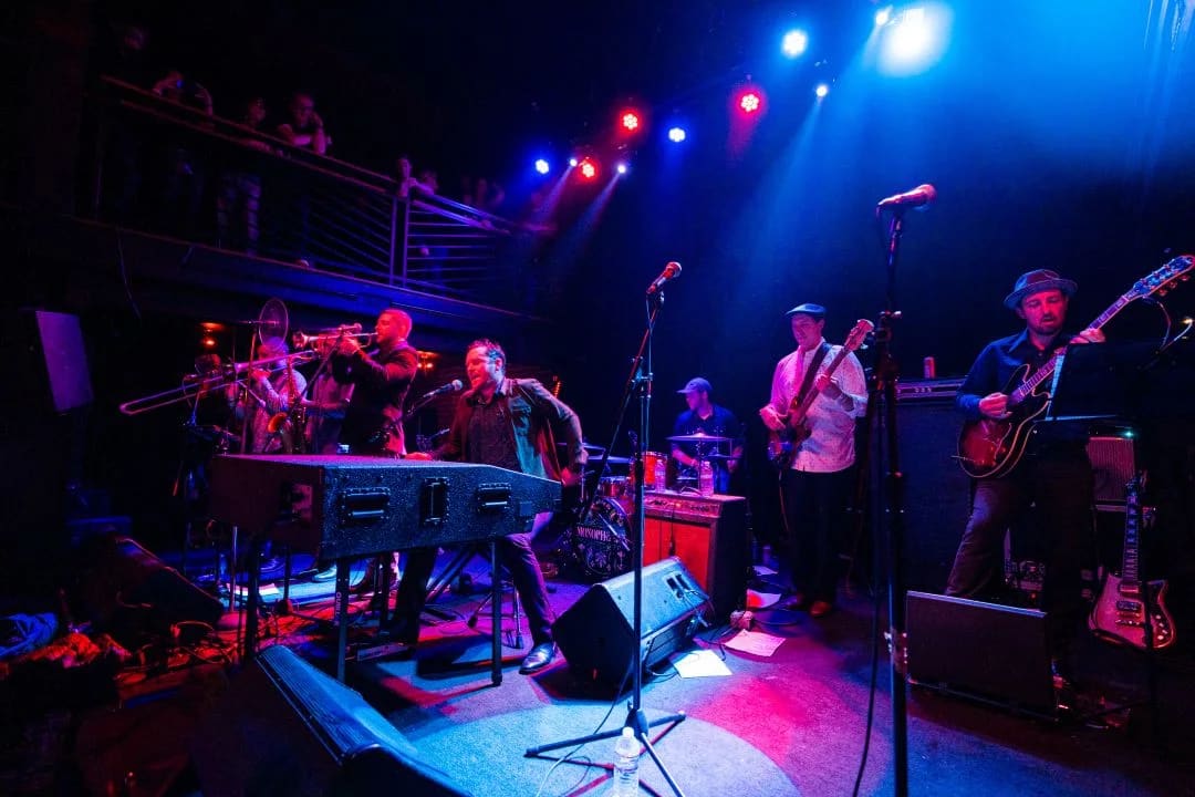 Monophonics with Sextones