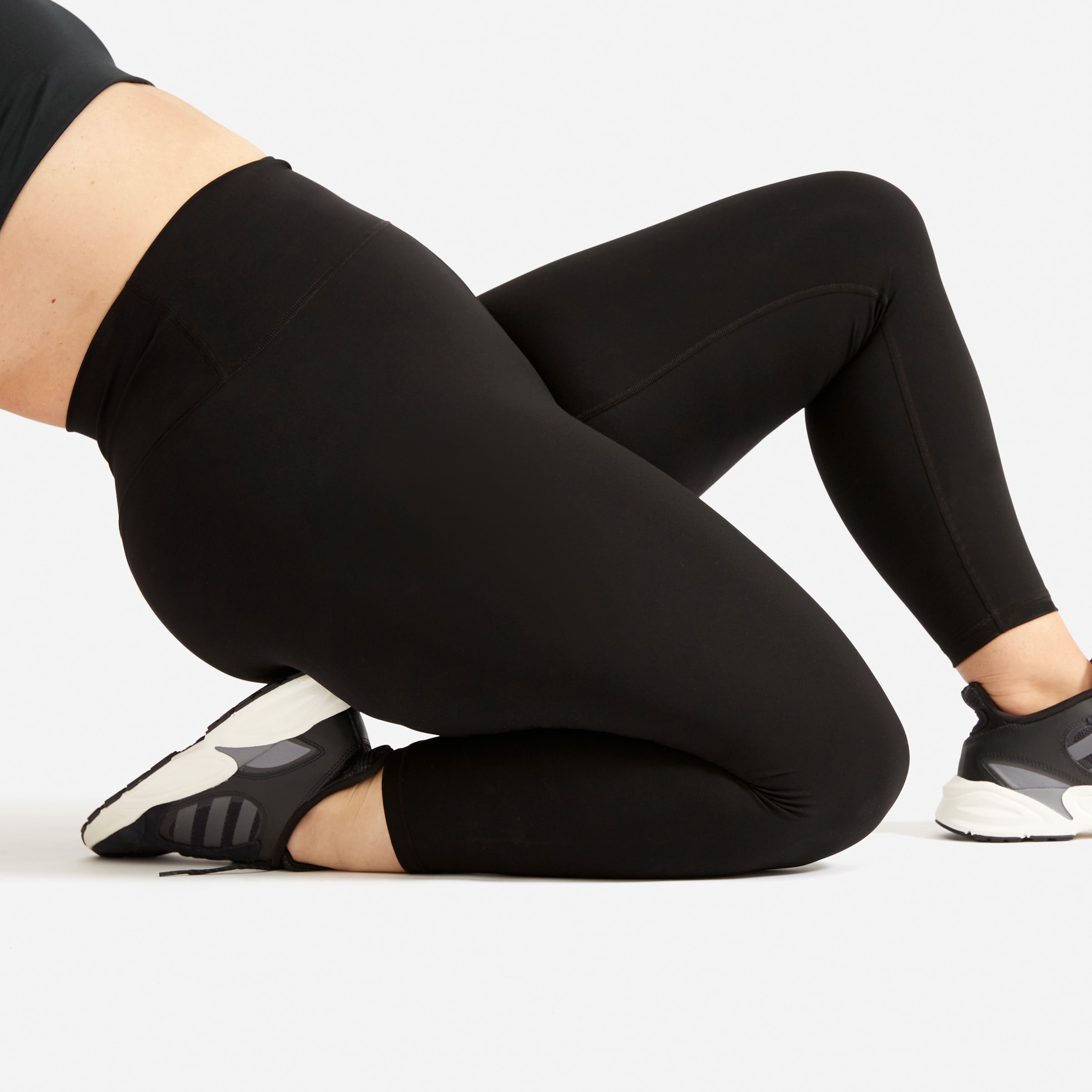 Everlane's Best-Selling Perform Leggings Are 40% Off for