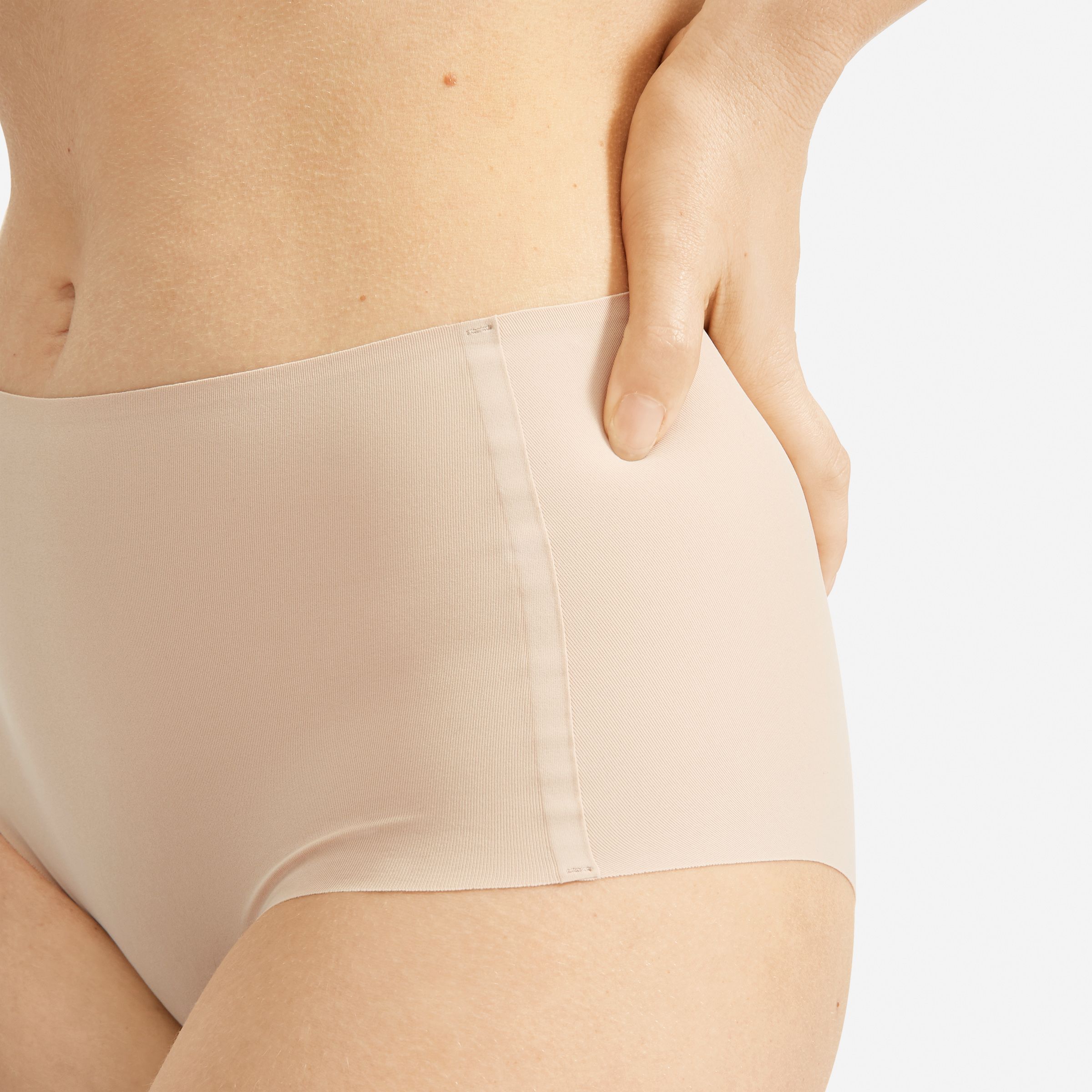 Everlane's Invisible High-Rise Hipster Really Prevents Panty Lines