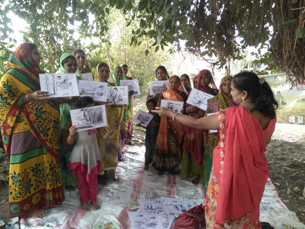 Utthan supported Land rights Paralegal worker using flip cards to discuss women farmers' identity & right to land